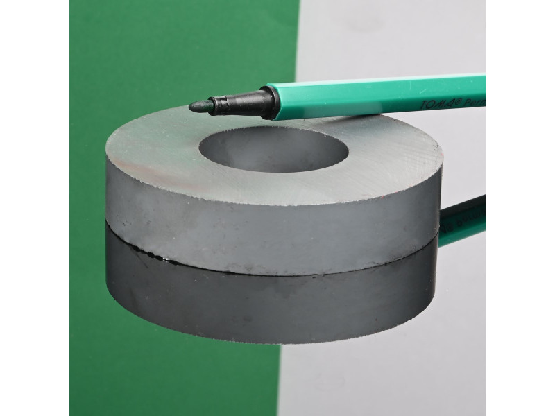 D72 x d32 x 15 / F30 - feritni magnet