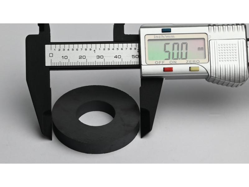 D50 x d22 x 8 / F30 - feritni magnet