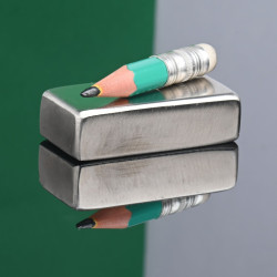 Magnet NdFeB v ohišju 42,5x20,5x12 / N