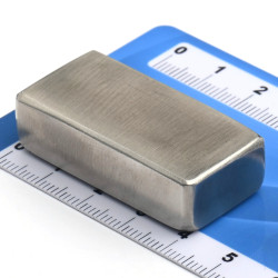 Magnet NdFeB v ohišju 42,5x20,5x12 / N