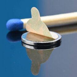 D10 x 1 / N38 - neodimov magnet (NdFeB) / samolepilni, s trakom 3M 467MP