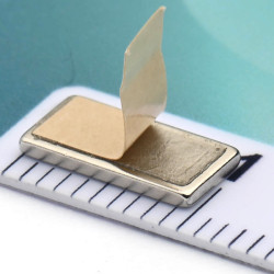 10 x 5 x 1 / N38 - Neodimov magnet (NdFeB) / samolepilni, s trakom 3M 467MP