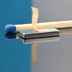 15 x 5 x 2 / N38 - Neodimov magnet (NdFeB) / samolepilni, s trakom 3M 467MP