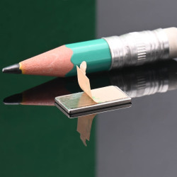 15 x 8 x 1 / N38 - Neodimov magnet (NdFeB) / samolepilni, s trakom 3M 467MP