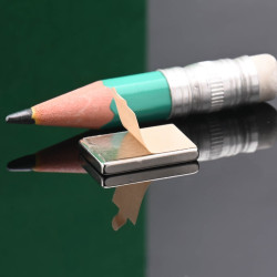 15 x 10 x 2 / N38 - Neodimyum mıknatıs (NdFeB) / kendinden yapışkanlı, bantlı 3M 467MP