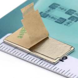 20 x 10 x 1 / N38 - Neodimyum mıknatıs (NdFeB) / kendinden yapışkanlı, bantlı 3M 467MP