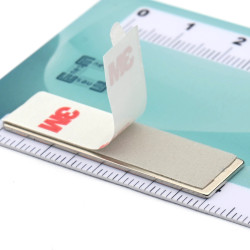 40 x 12 x 1 / N38 - Neodimov magnet (NdFeB) / samolepilni, s peno 3M 4920