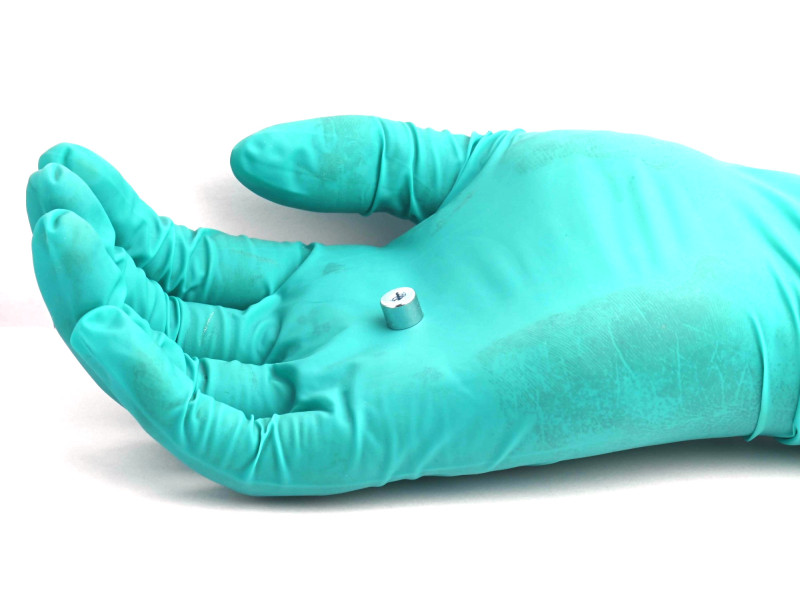 Magnet, premer 8 mm, notranji navoj M3, višina 6 mm, neodim