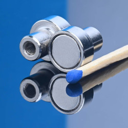 Magnet v ohišju, premer 10 mm, z vijačnim nastavkom M3 - neodim
