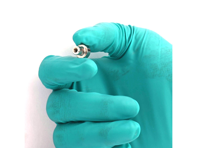 Magnet v ohišju, premer 10 mm, z vijačnim nastavkom M3 - neodim