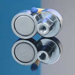 Magnet i hus, diameter 13 mm, med skruehylse M3 - neodymium