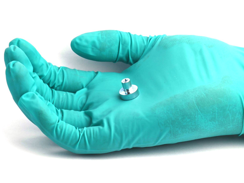 Magnet i hölje, diameter 13 mm, med skruvhylsa M3 - neodymium