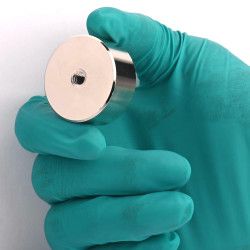 Magnet, priemer 35 mm, vnútorný závit M6, výška 15 mm, neodymový