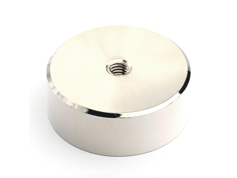 Magnet, priemer 40 mm, vnútorný závit M6, výška 15 mm, neodymový
