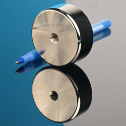 Magnet, priemer 50 mm, vnútorný závit M8, výška 20 mm, neodymový