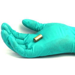 Magnet v medeninastem ohišju, premer 10 mm, notranji navoj M4, višina 20 mm, neodim