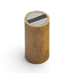 Magnet v medeninastem ohišju, premer 10 mm, notranji navoj M4, višina 20 mm, neodim