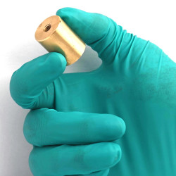 Pirinç gövde içinde mıknatıs, çap 20 mm, M6 iç dişli, yükseklik 25 mm, neodimyum