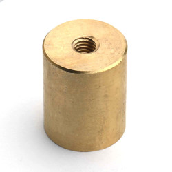 Magnet v medeninastem ohišju, premer 20 mm, notranji navoj M6, višina 25 mm, neodim