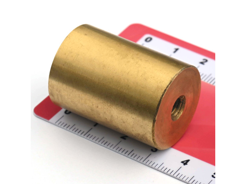 Magnet i messinghus, diameter 25 mm, M5 innvendig gjenge, høyde 35 mm, neodymium