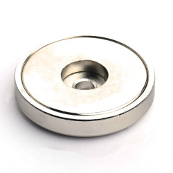Magneetti kotelossa, halkaisija 36 mm, jossa on poraus litteäpäistä ruuvia varten, neodyymi magneetti