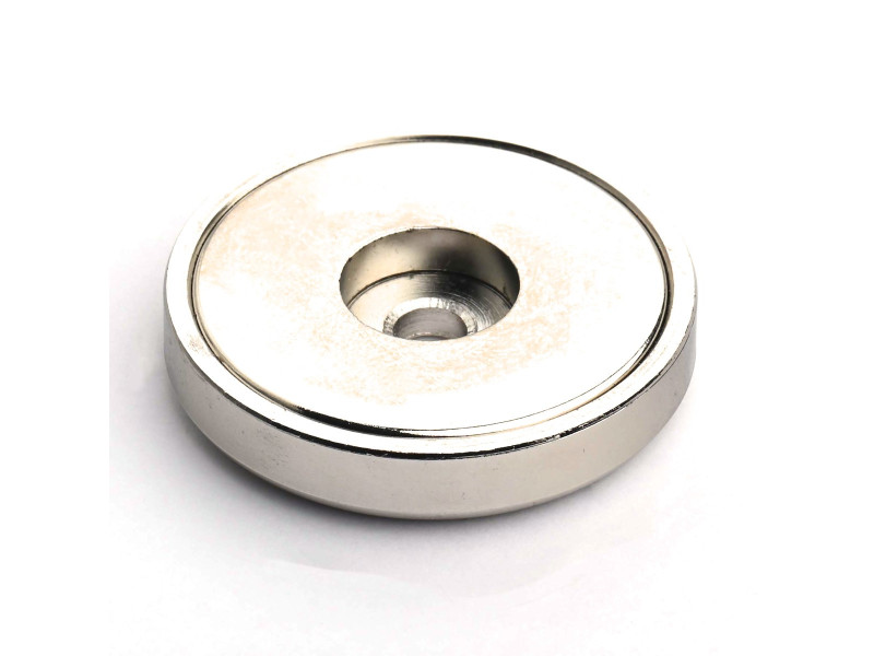 Magnet v ohišju, premer 36 mm, z odprtino za vijak s ploščato glavo, neodim