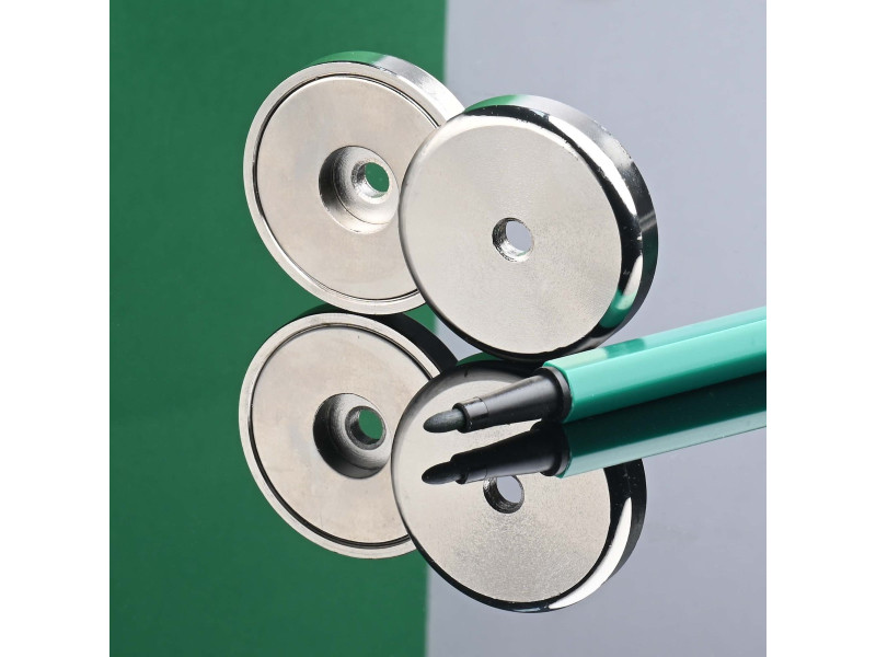 Magnet i hus, diameter 36 mm, med boring for flat skrue, neodymium