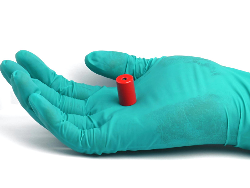 Magnet, premer 13 mm, notranji navoj M4, višina 20 mm, AlNiCo