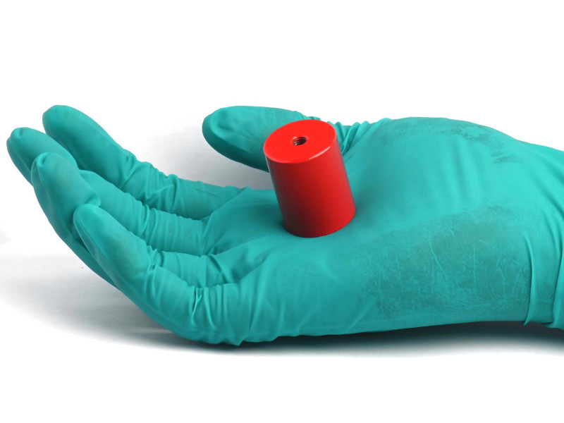 Магніт, діаметр 24 мм, внутрішня різьба M5, висота 30 мм, AlNiCo