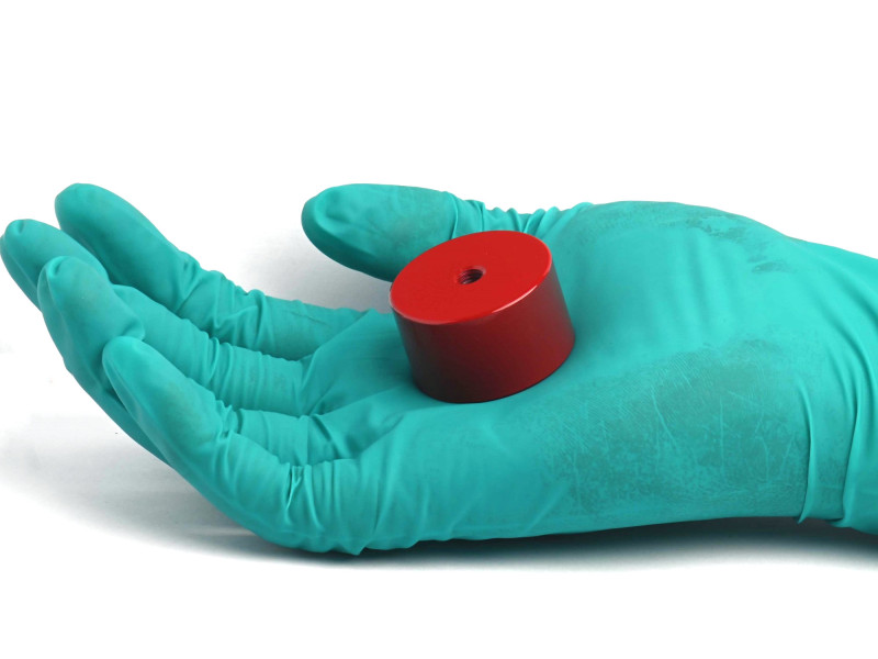 Magnet, diameter 35 mm, M6 innvendig gjenge, høyde 20 mm, AlNiCo