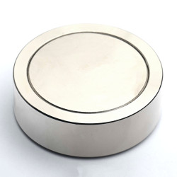 Magnet, premer 45 mm, notranji navoj M8, višina 15 mm, neodim