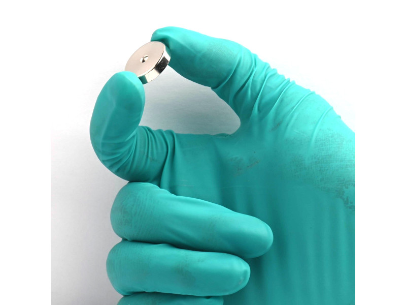 Магніт у корпусі, діаметр 20 мм, з отвором для гвинта з плоскою головкою, неодимовий