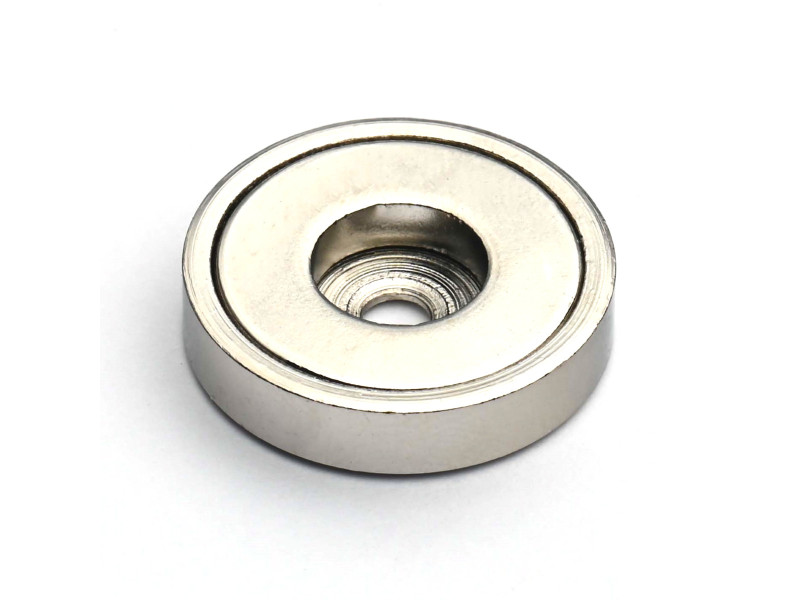 Magnet v ohišju, premer 20 mm, z odprtino za vijak s ploščato glavo, neodim