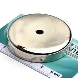 Magnet i hus, diameter 57 mm, med hull for flatskrue, ferritt