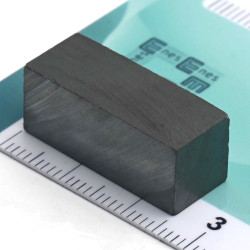 25 x 10 x 10 / F30 - feritni magnet