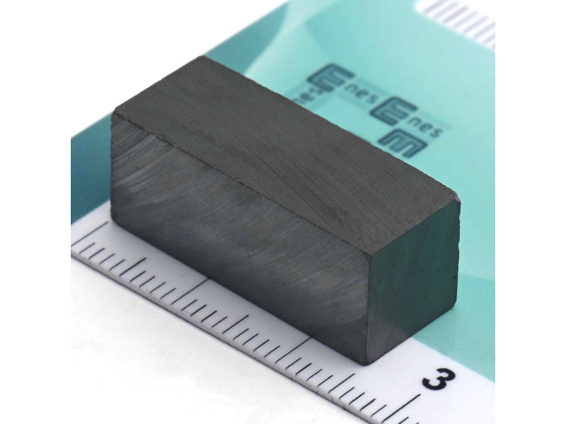 25 x 10 x 10 / F30 - feritni magnet
