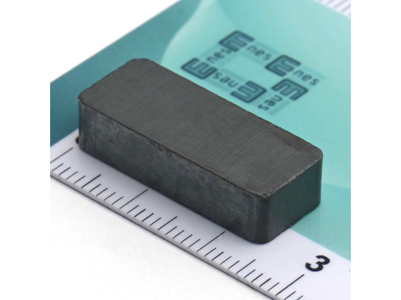 24,5 x 9,85 x 6 / F30 - feritni magnet