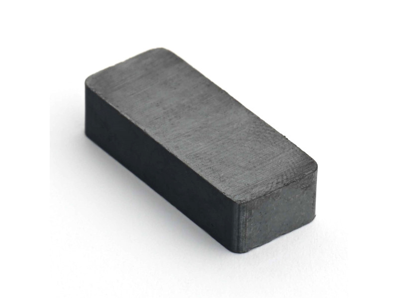 24,5 x 9,85 x 6 / F30 - feritni magnet