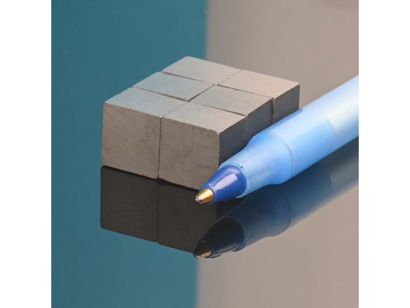 10 X 10 X 8 / F30 - feritni magnet