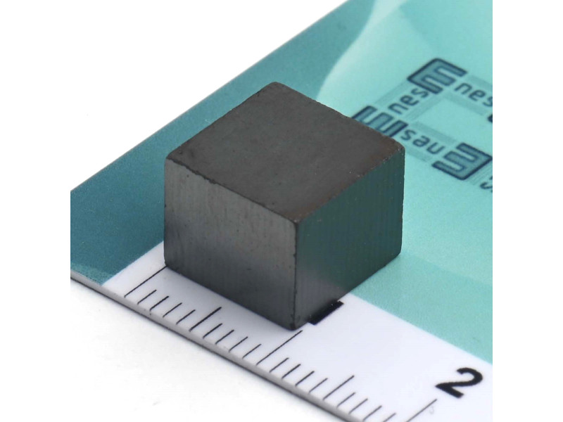 10 X 10 X 8 / F30 - feritni magnet