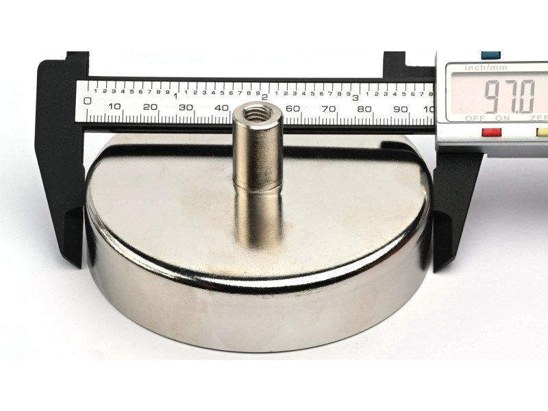 Magnet i hus, diameter 97 mm, med skruestik M8-ferrit