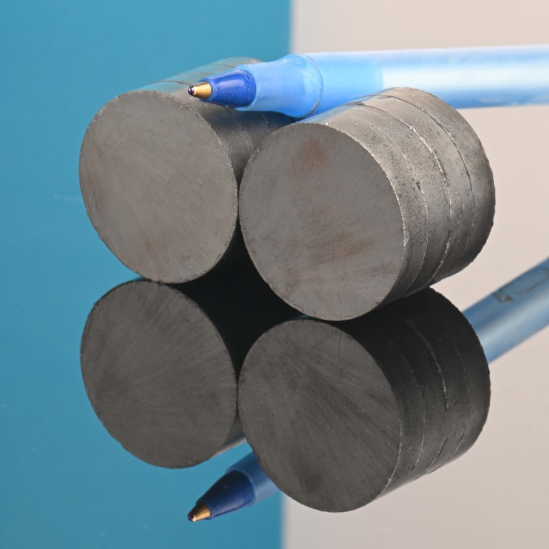D25 x 5 / F30 - feritni magnet