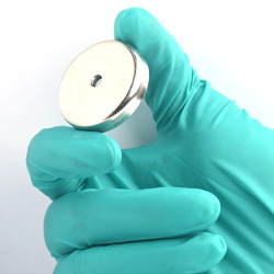 Magnet v ohišju, premer 40 mm, z luknjo za poglobljeno glavo vijaka, feritni