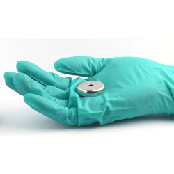 Gövde içinde mıknatıs, çap 32 mm, havşa başlı vida için delikli, ferrit