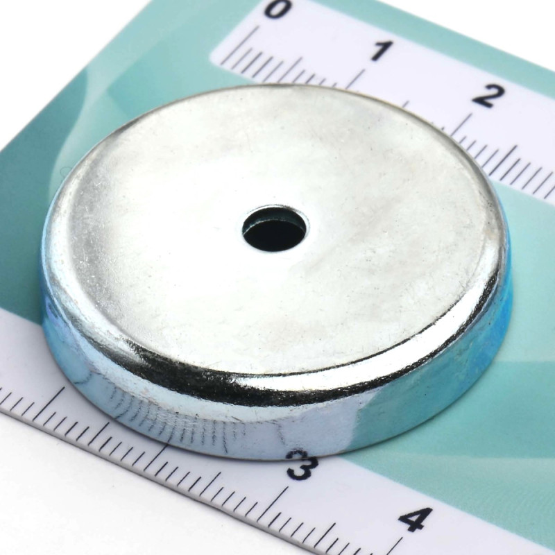 Magnet i hus, diameter 36,2 mm, med boring til fladhovedskrue, ferrit