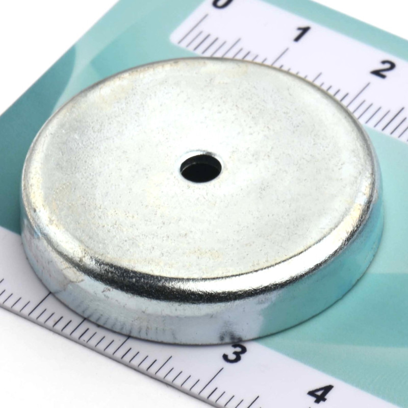 Magnet i hus, diameter 36 mm, med boring for flat skrue, ferritt