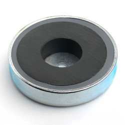 Magnet i hus, diameter 63 mm, med boring til fladhovedskrue, ferrit
