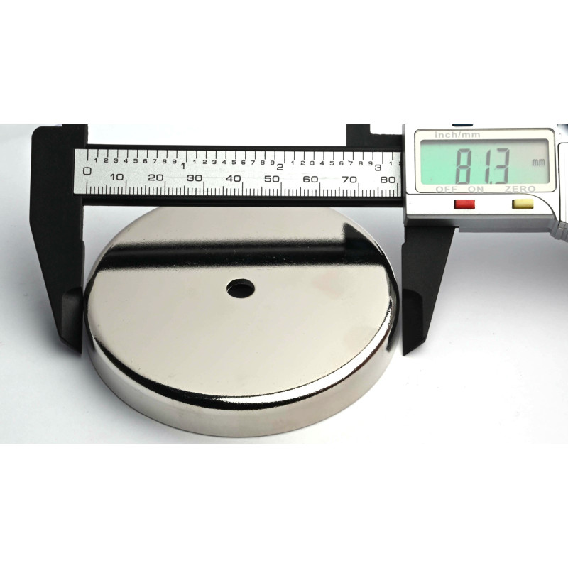 Magnet i hus, diameter 81,3 mm, med boring for flat skrue, ferritt