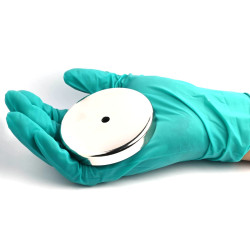 Magnet i hus, diameter 81,3 mm, med boring til fladhovedskrue, ferrit