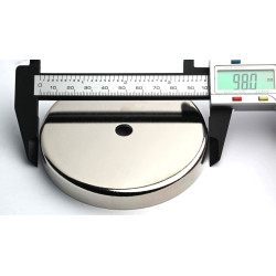 Magnet i hus, diameter 98 mm, med boring for flat skrue, ferritt